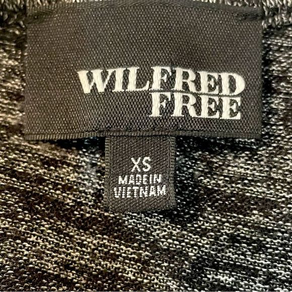 Aritzia Wilfred V-Neck Top XS [2/$40] - Picture 5 of 7